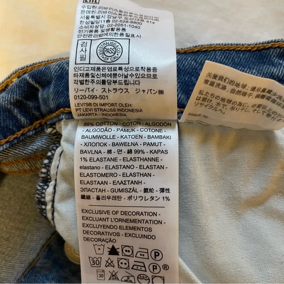 Levi’s Ribcage Shorts - Picture 8 of 10